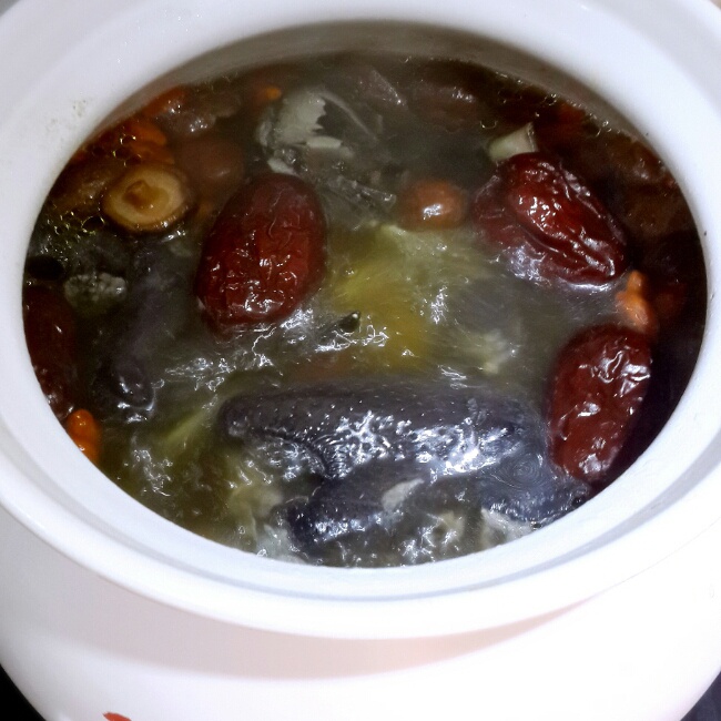 枸杞红枣乌鸡汤