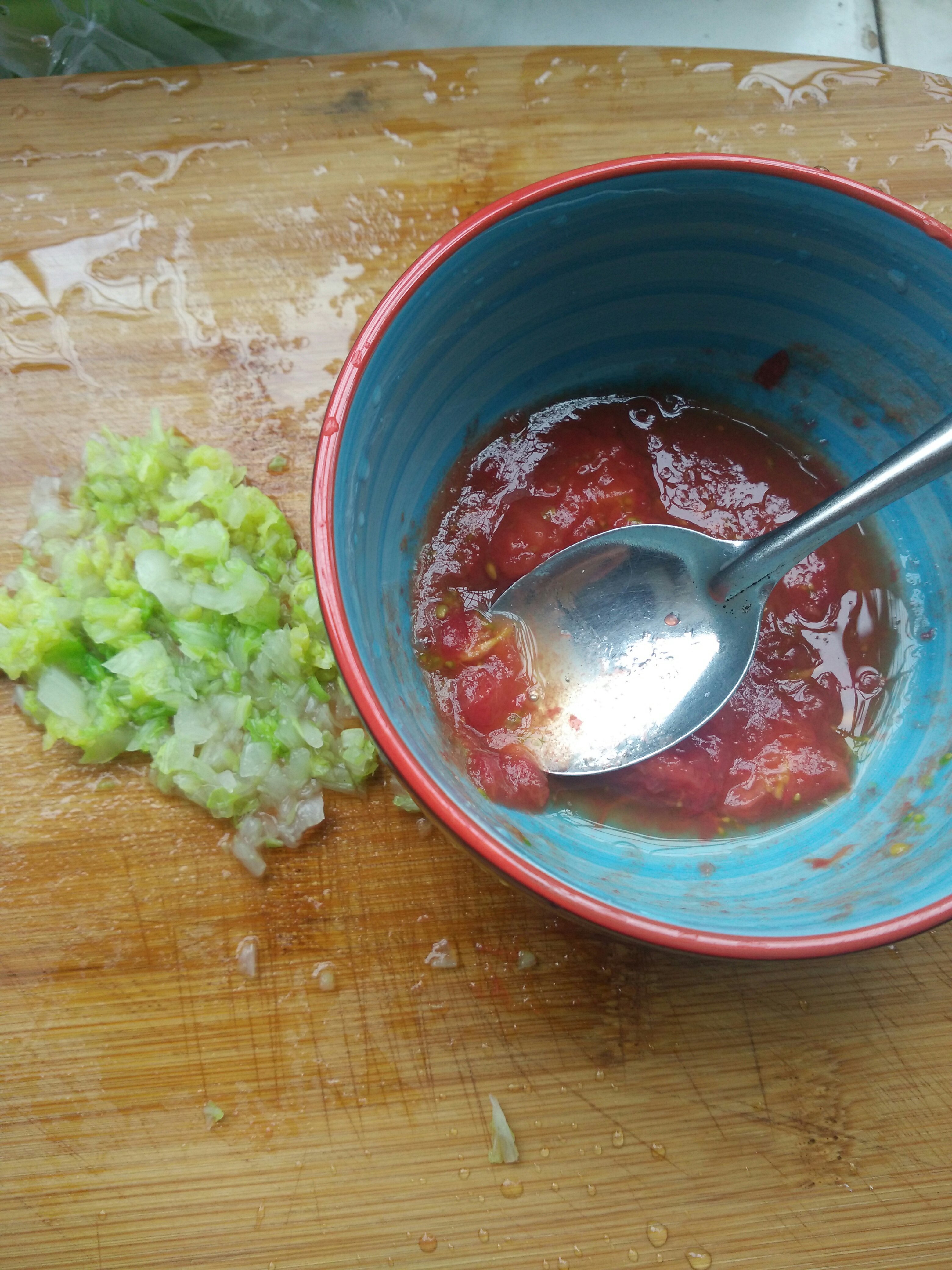 白菜西红柿鸡蛋饼的做法 步骤2