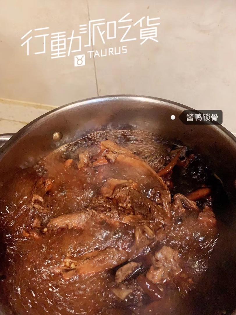 周黑鸭味酱鸭锁骨