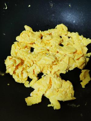 胡萝卜炒鸡蛋的做法 步骤2