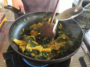 泰国北方菜系︱黄咖喱烩杂蔬的做法 步骤5