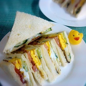 红黄绿的呼唤：黄瓜鸡蛋三明治