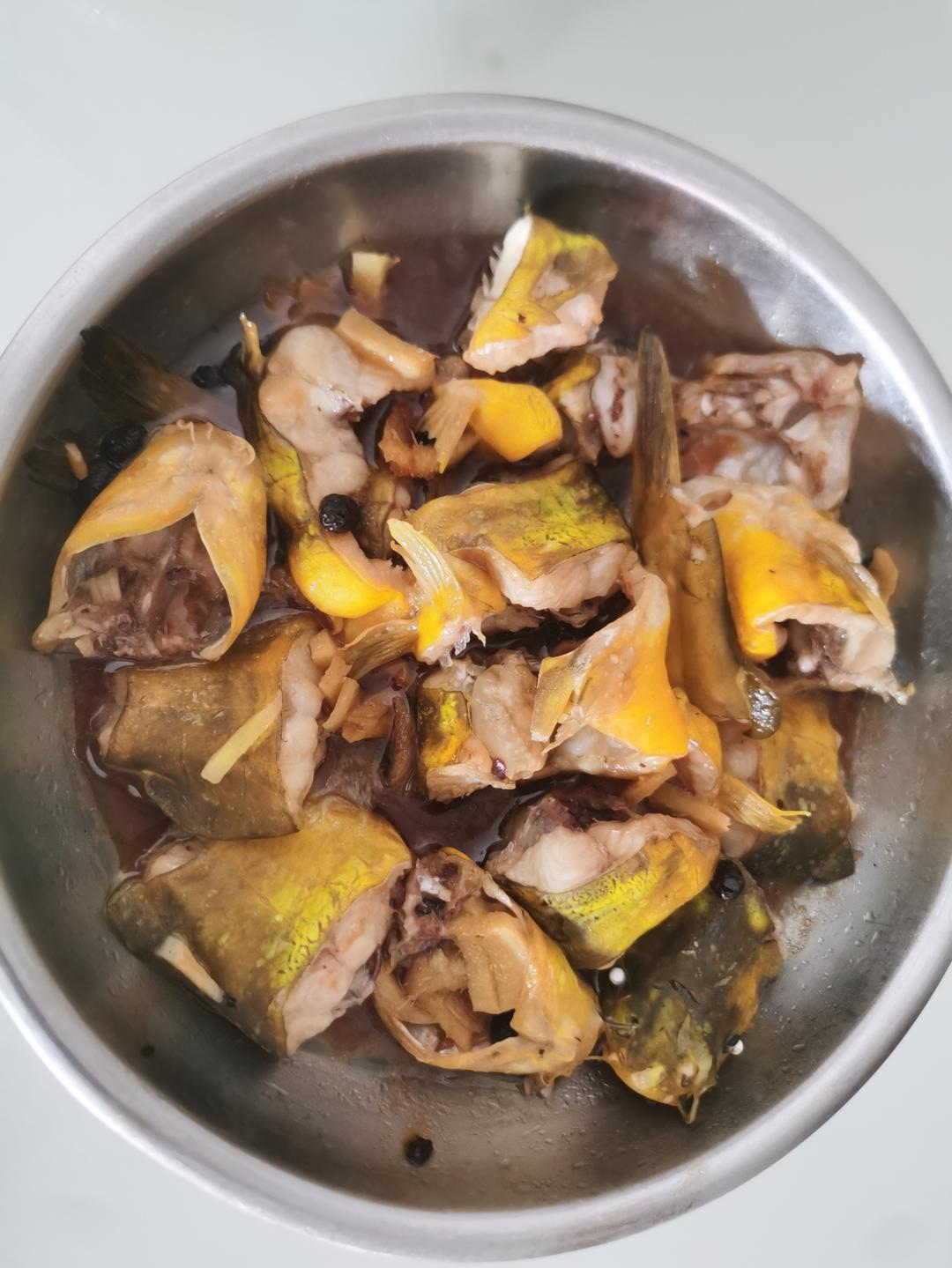 豆豉清蒸黄骨鱼