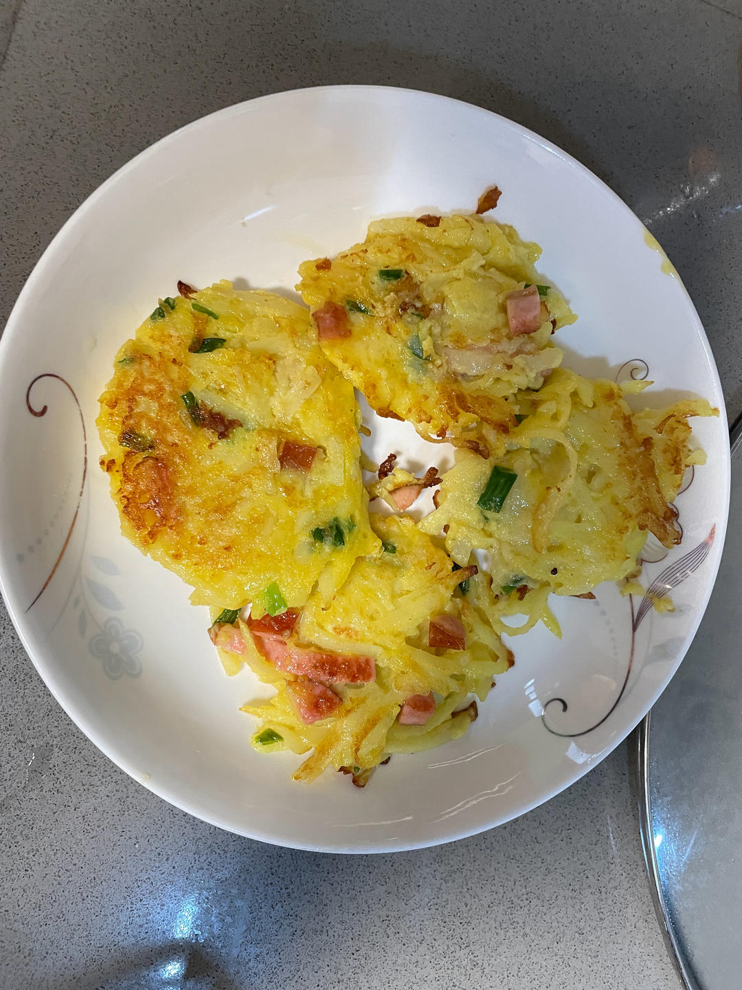 不用揉面❗️上桌就被抢光的土豆火腿饼，吃一次就爱上