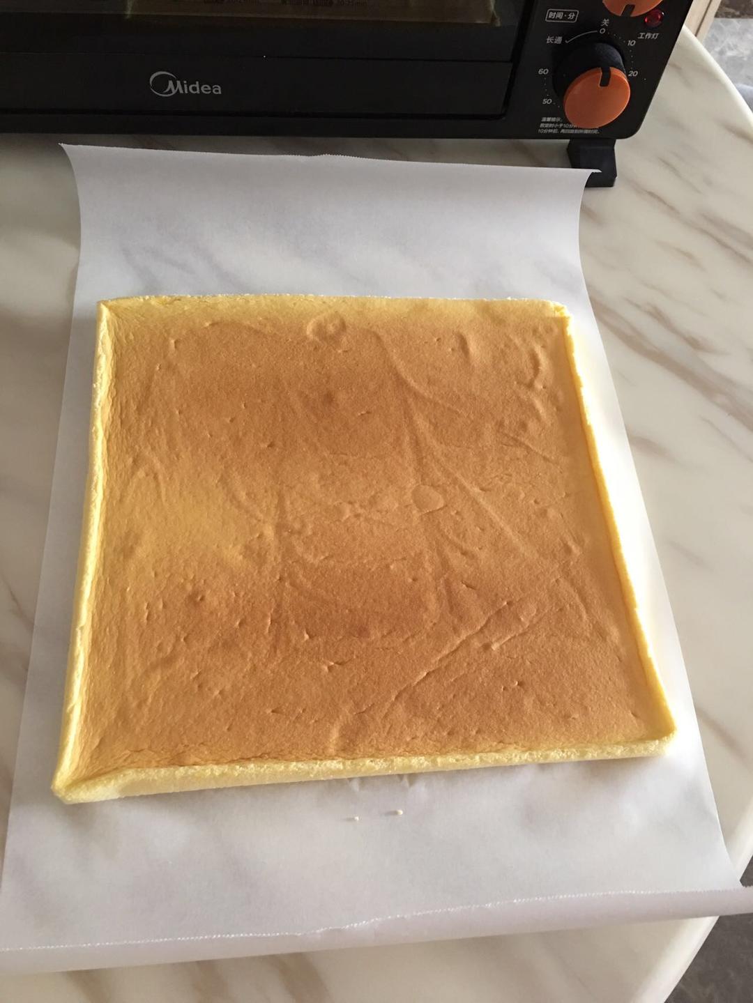 超详细的瑞士卷奶油蛋糕卷原味蛋糕卷的制作方法 饱满不掉皮不开裂（附模具换算方法）