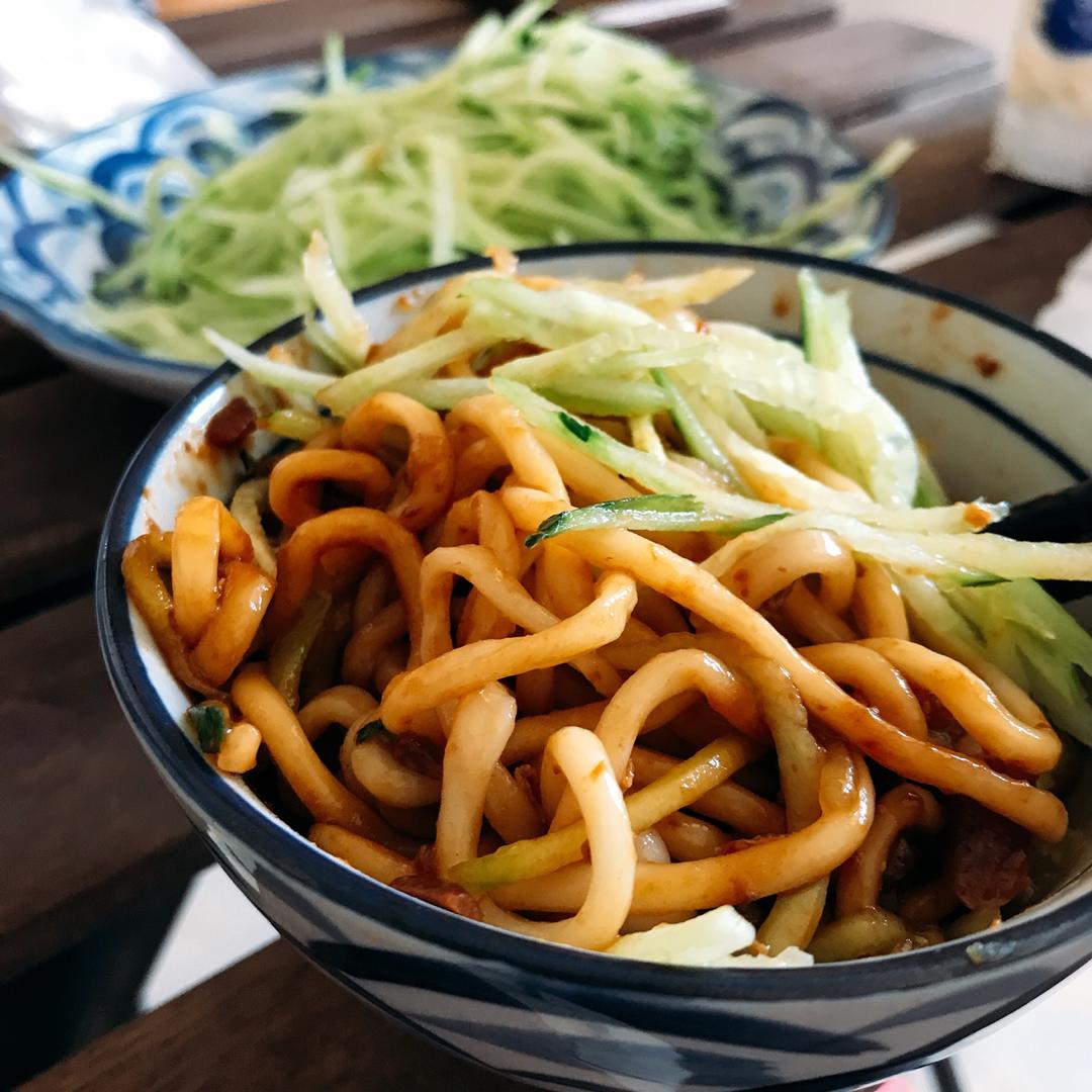 素炸酱面