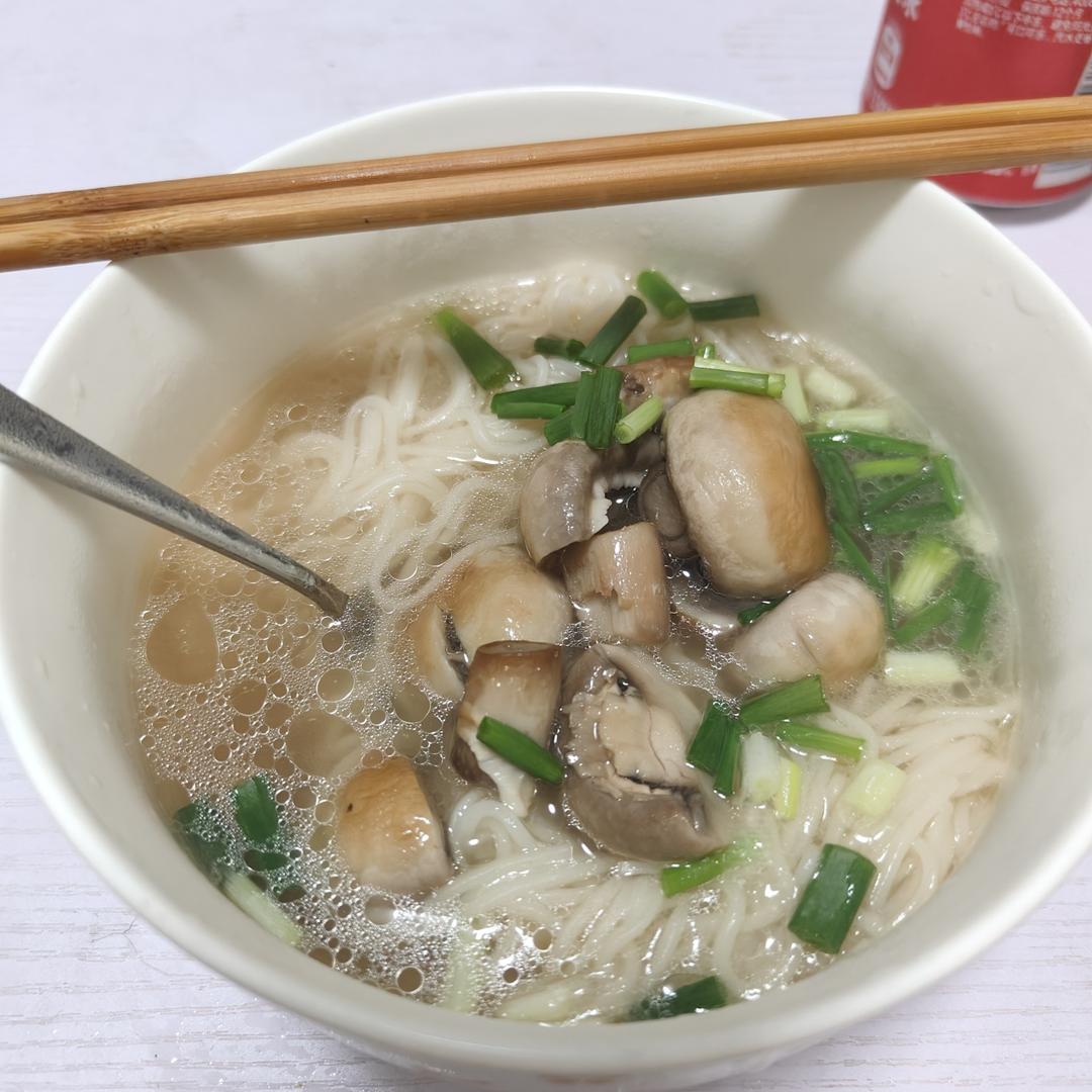 明明是素汤 却鲜得像鸡汤一样的「口蘑汤」