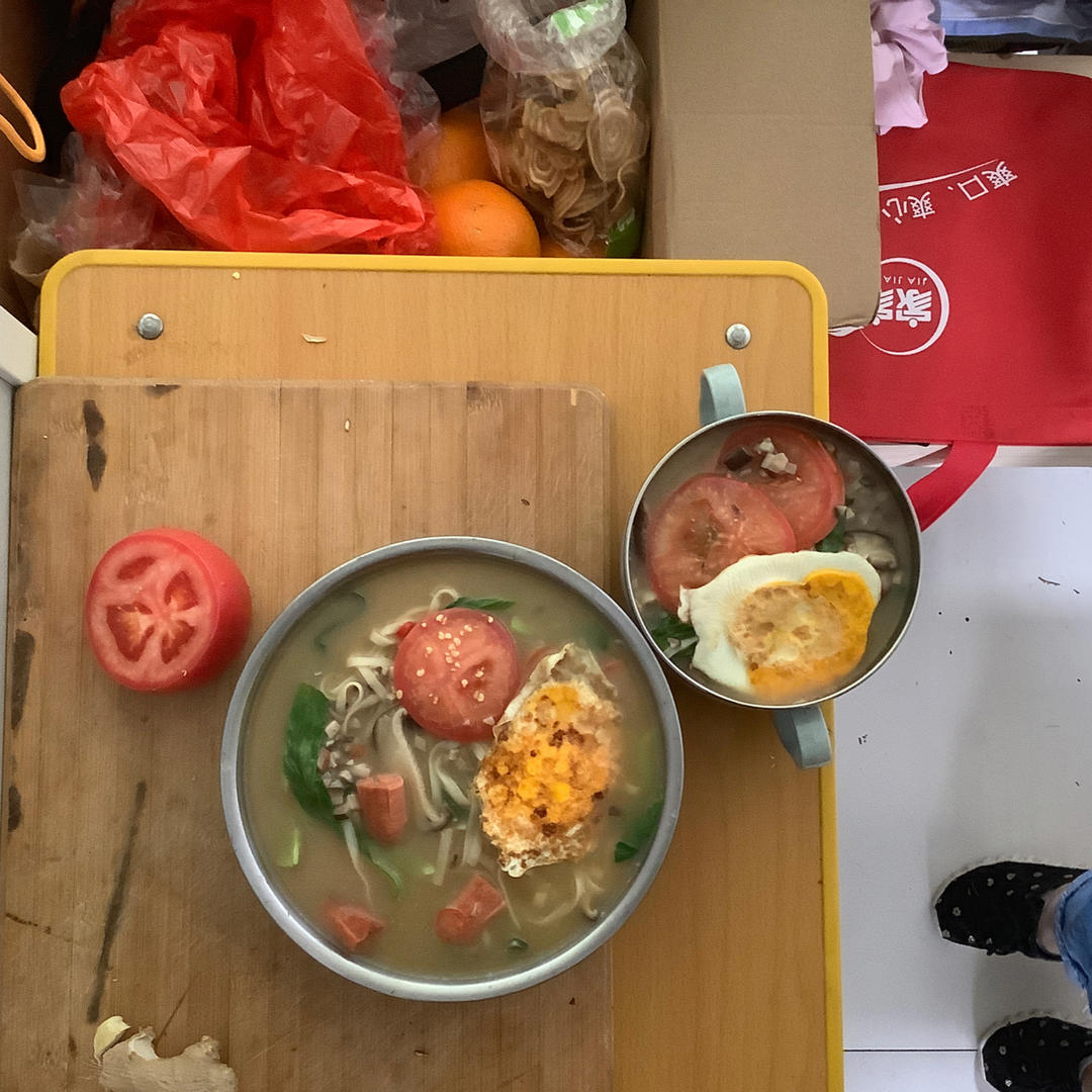 菌汤面条 看得见的香菇 尝得到的鲜美 这才是真正的菌汤