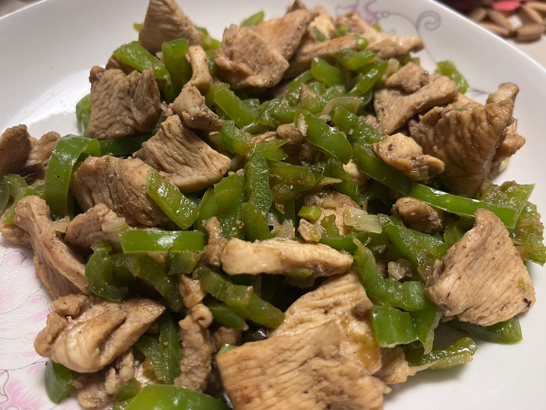 巨好吃的青椒炒鸡胸肉丝，超下饭