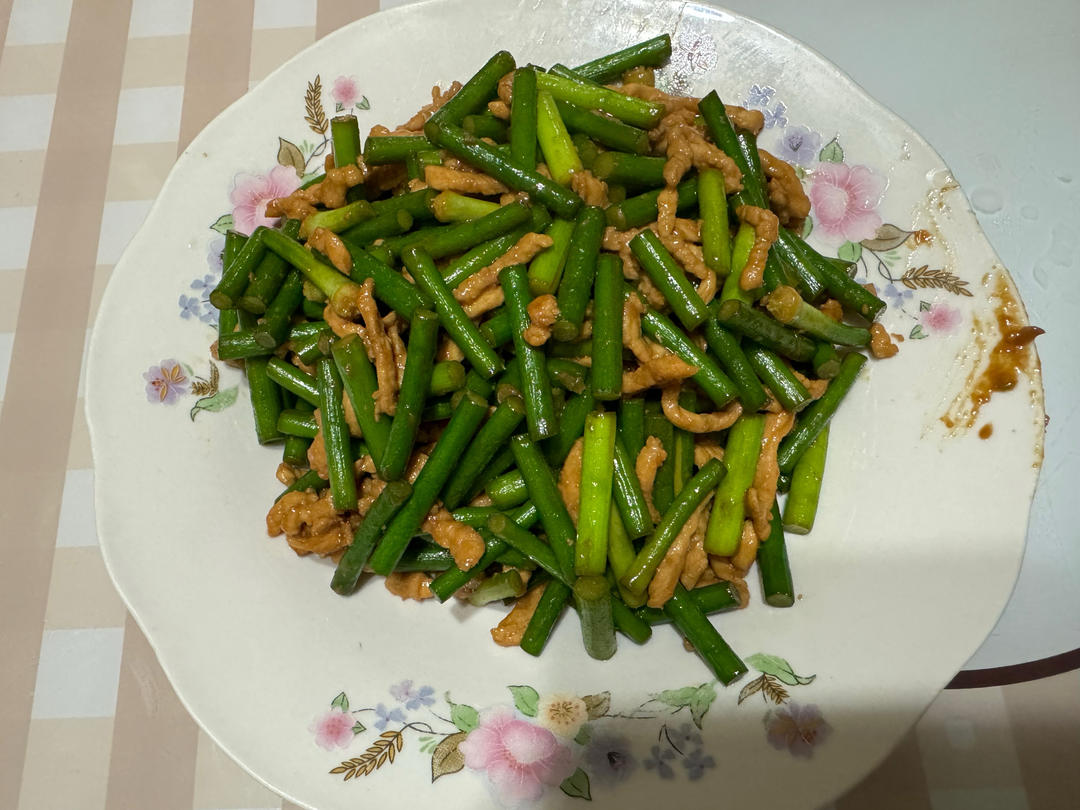 快手家常菜 蒜苔（蒜苗）炒肉