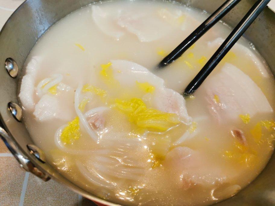 五花肉炖酸菜