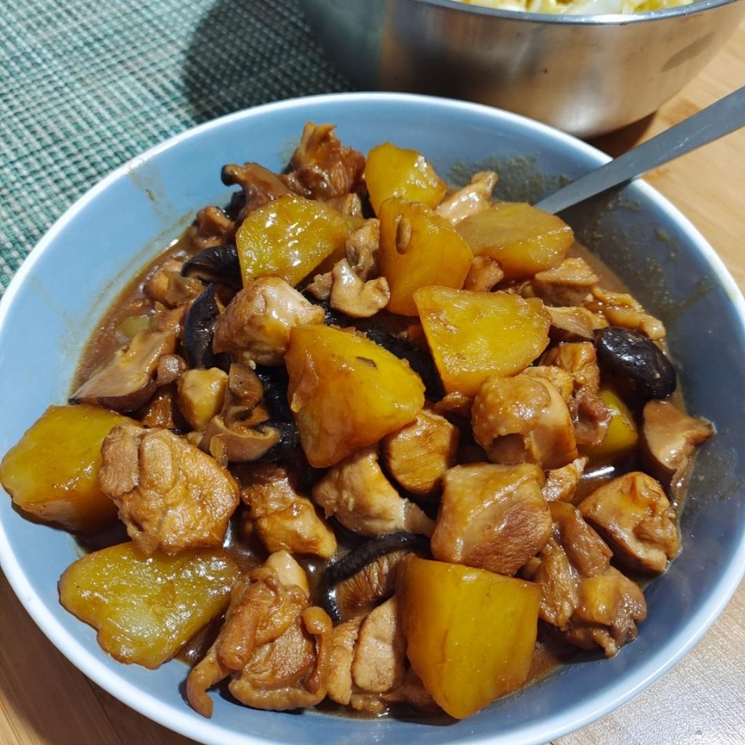 土豆焖鸡/黄焖鸡