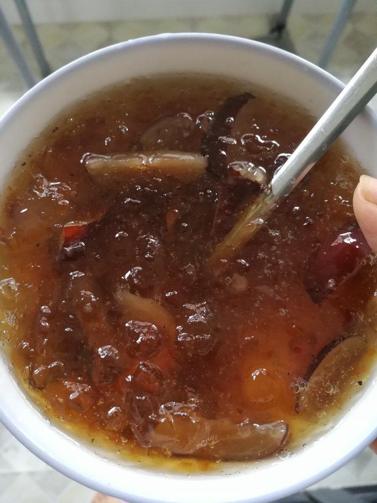 桃胶银耳红枣羹