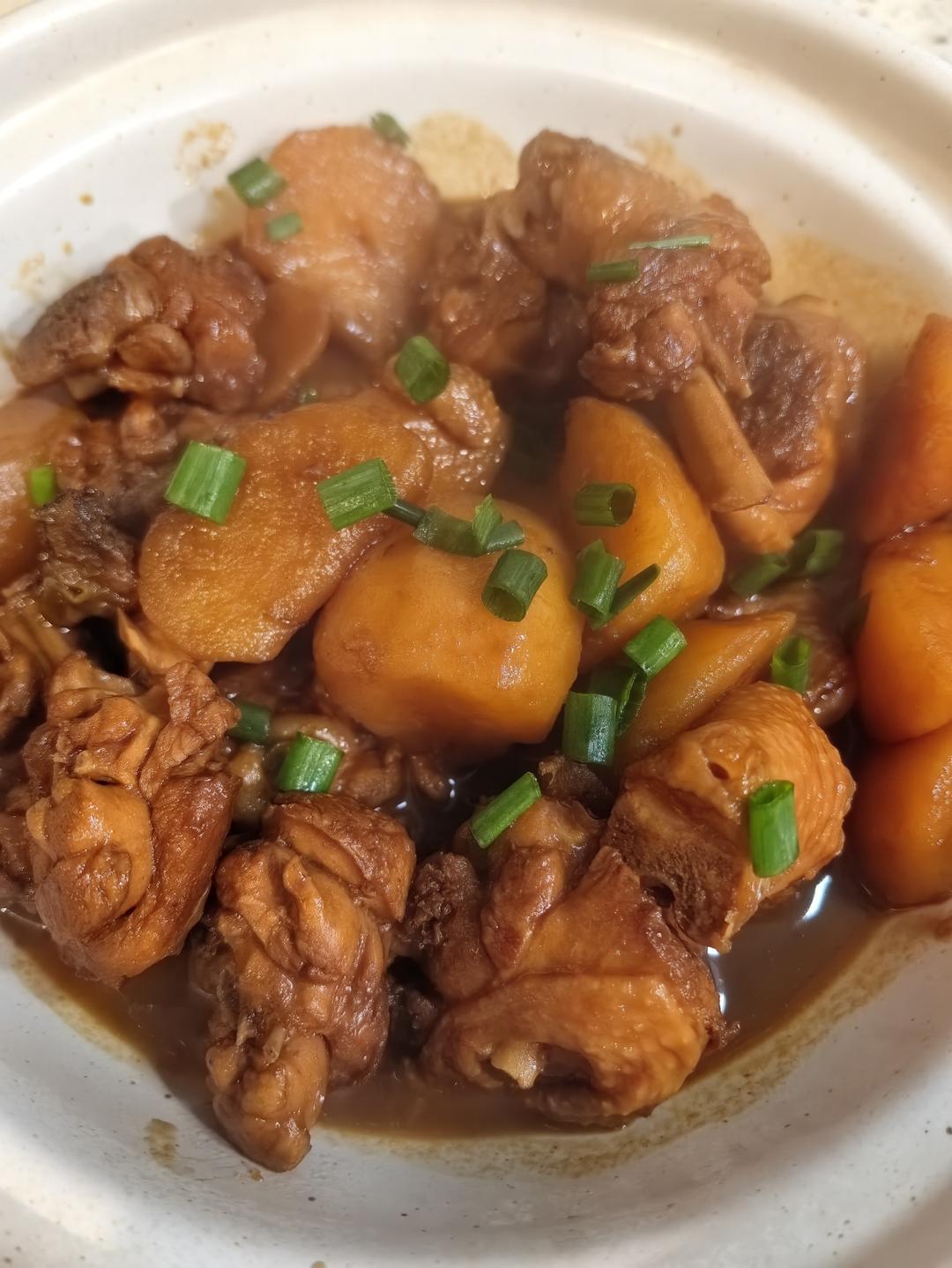 红烧土豆鸡块（红烧土豆排骨同样的做法）