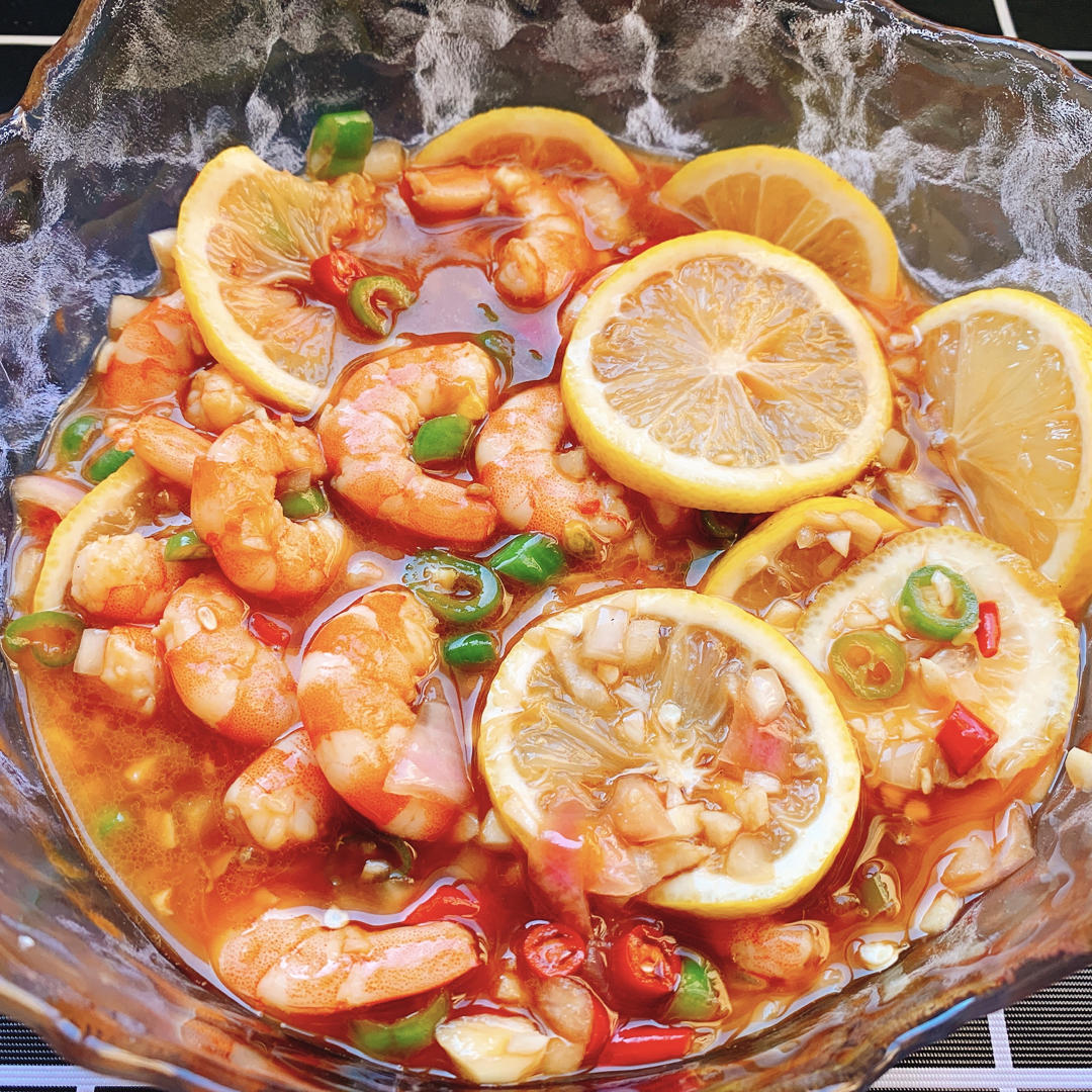 鲜嫩爽口❗一口一个❗好吃到飞的酸辣柠檬虾