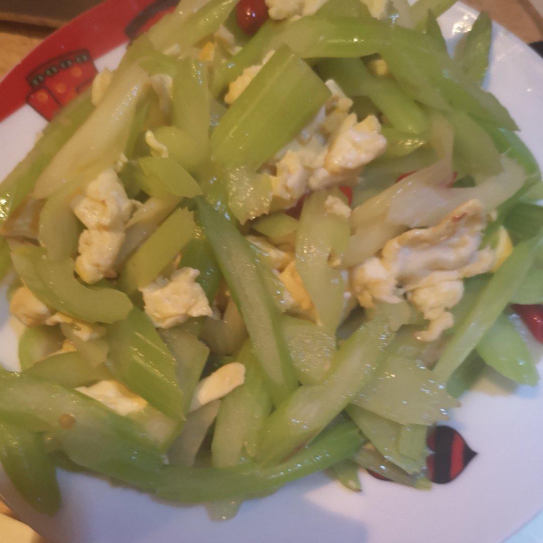 芹菜炒鸡蛋