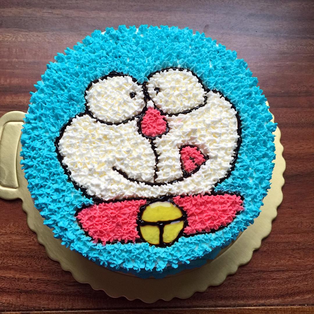 静小小做的哆啦a梦蓝胖子卡通裱花蛋糕