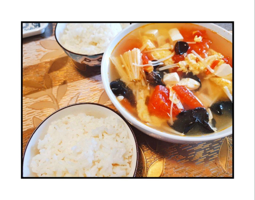 【瘦身又美味】西红柿金针菇豆腐汤