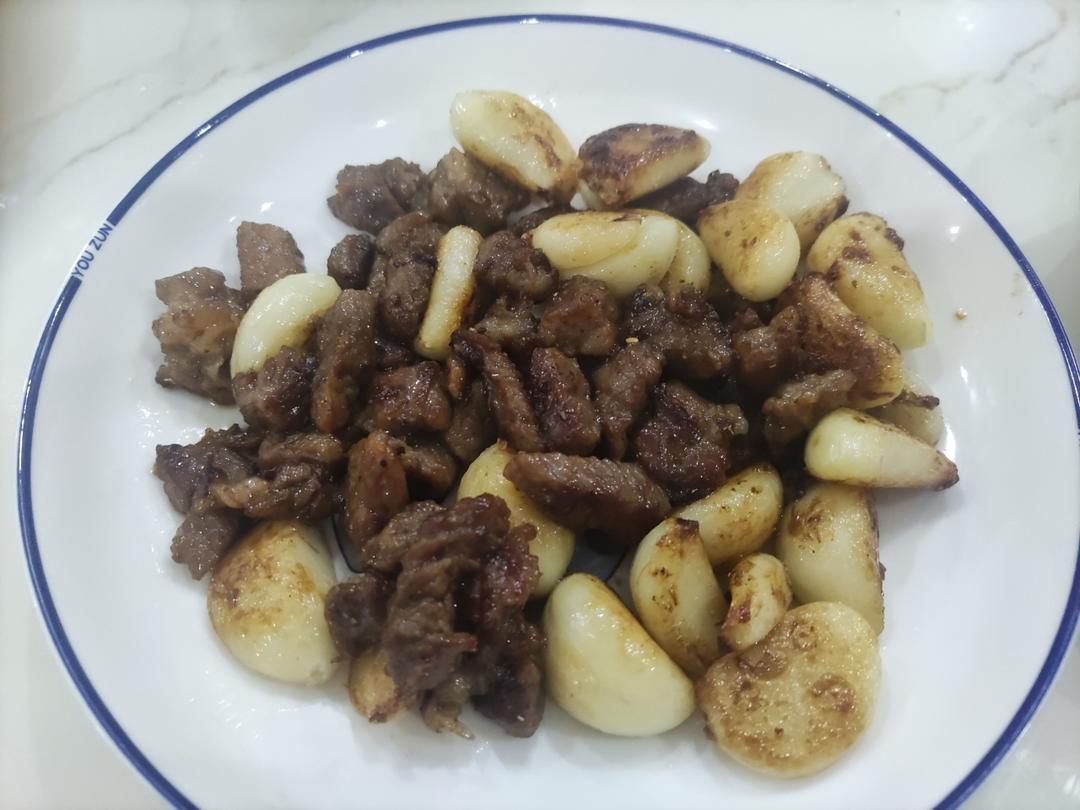好吃到舔盘的蒜香黑椒牛肉粒