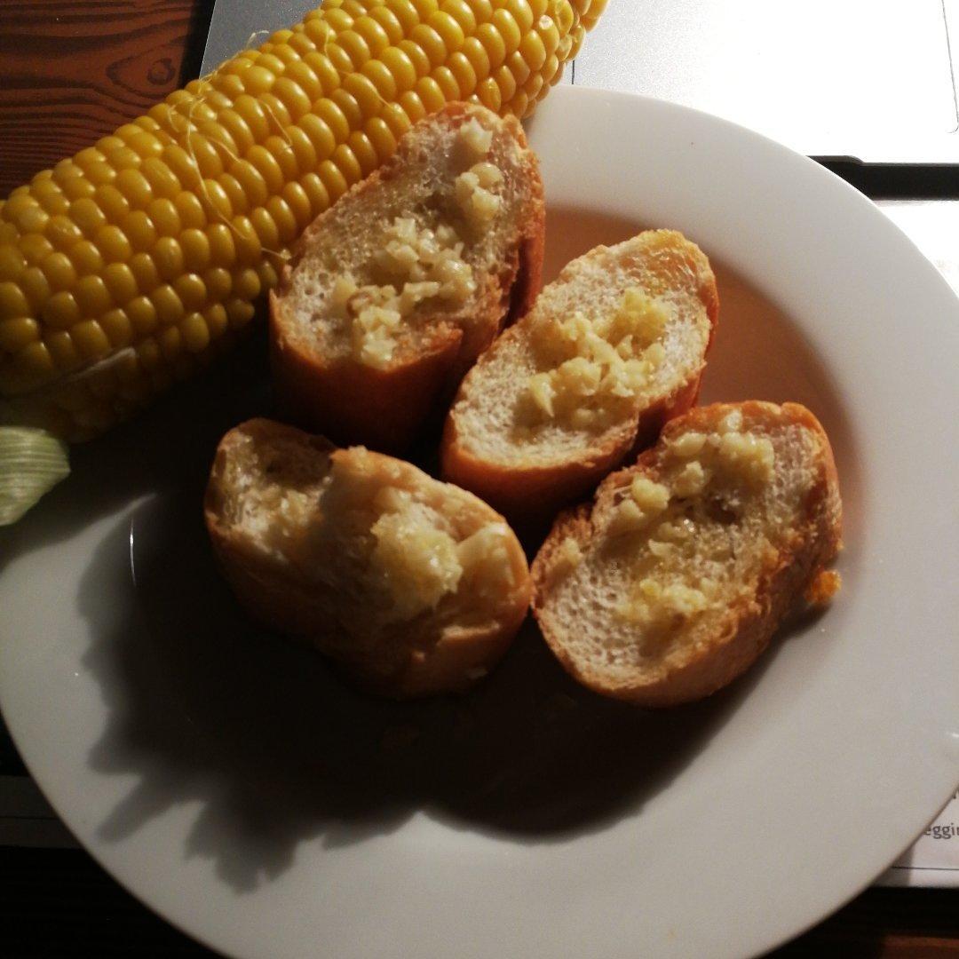 微波炉芹菜蒜蓉懒人法棍