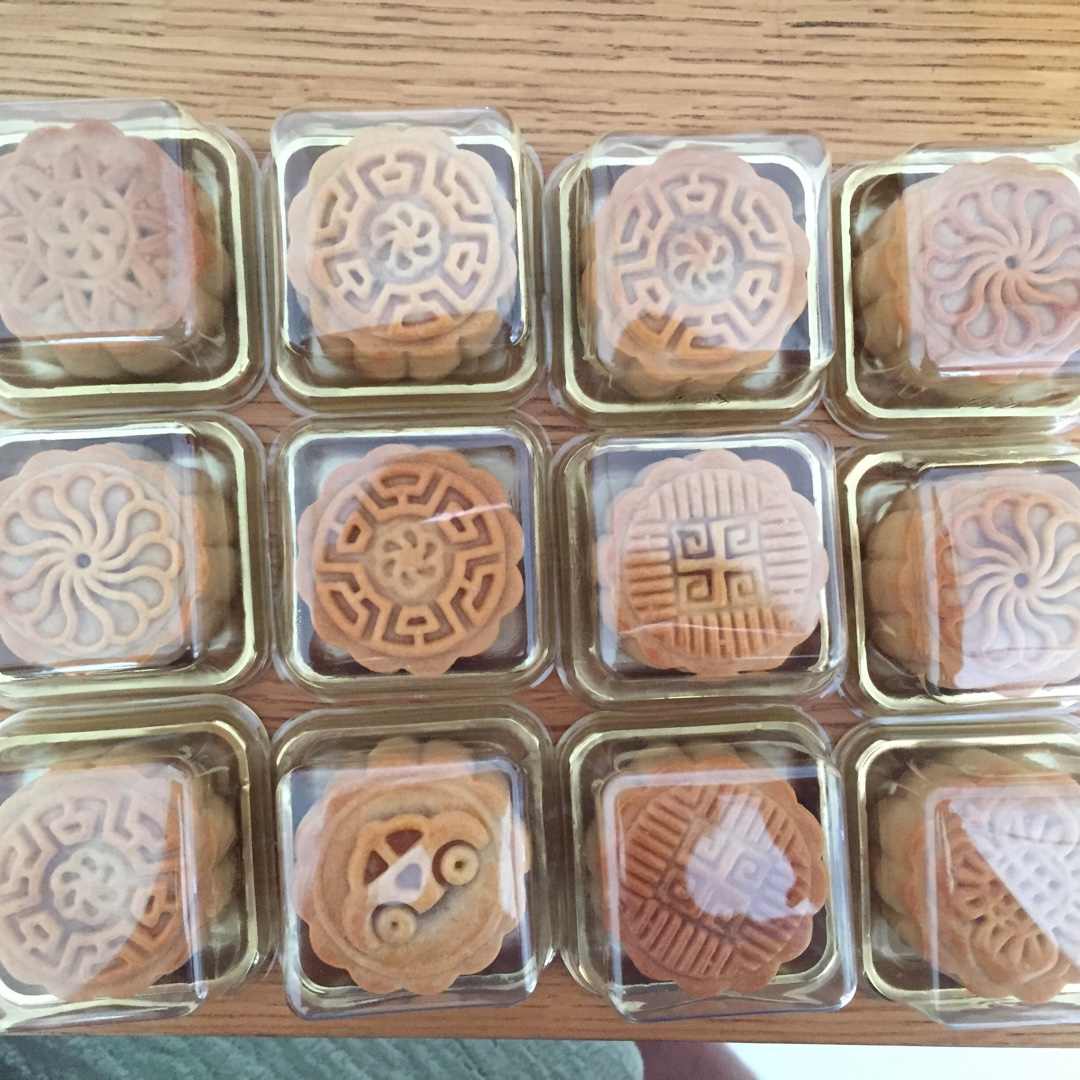 广式月饼—蛋黄莲蓉月饼