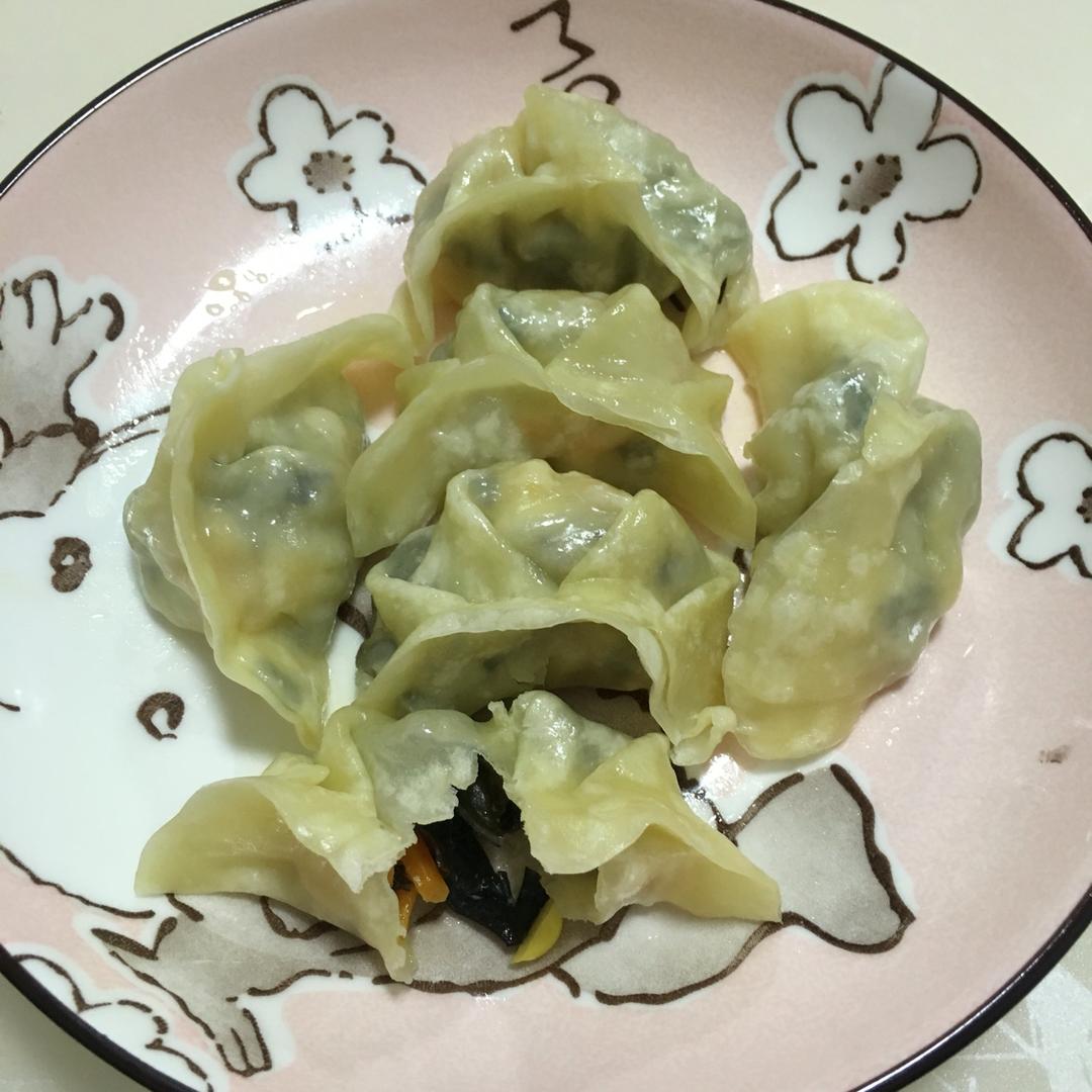 饺子 猪肉胡萝卜木耳水饺 清泉277做的猪肉胡萝卜木耳水饺第一次尝试