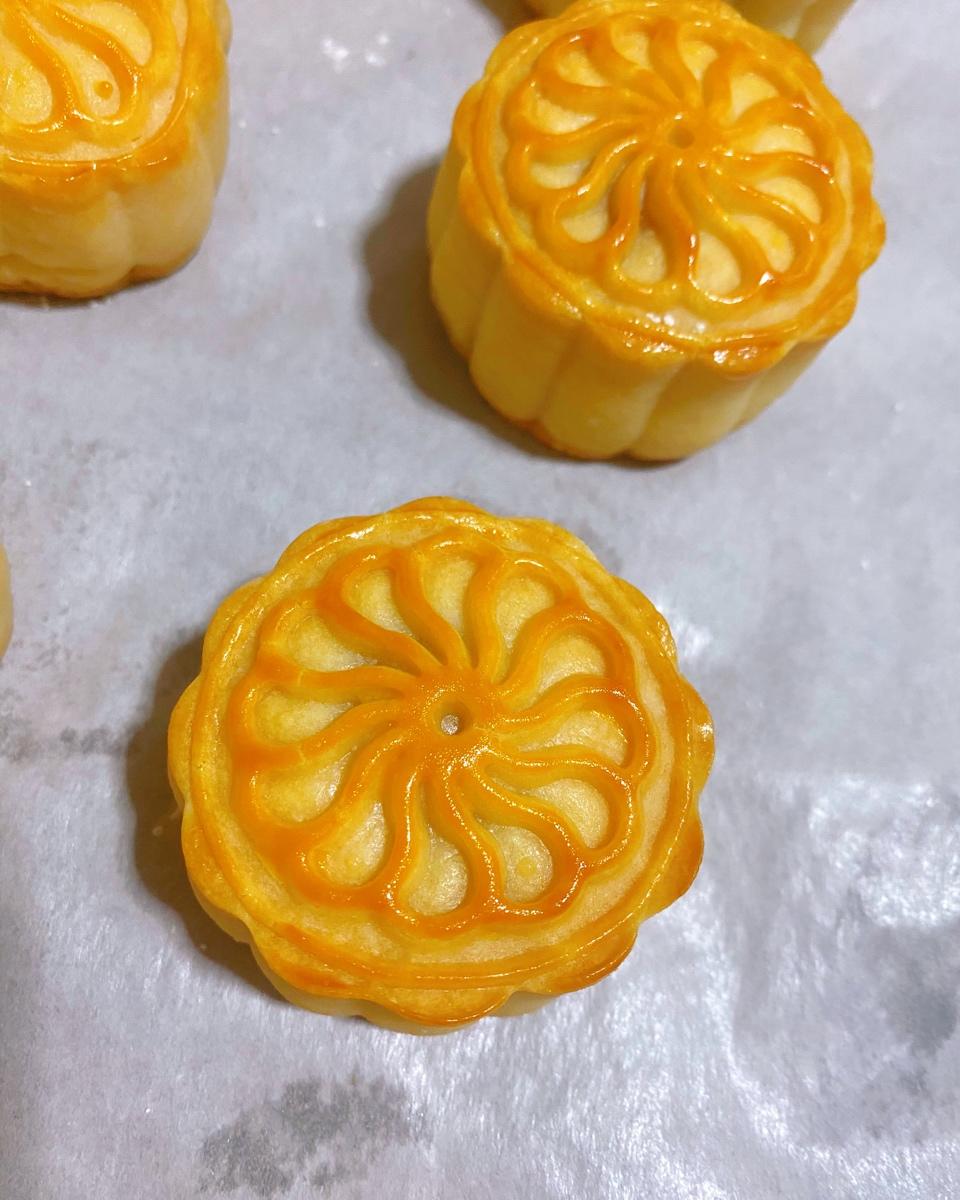 广式月饼—蛋黄莲蓉月饼