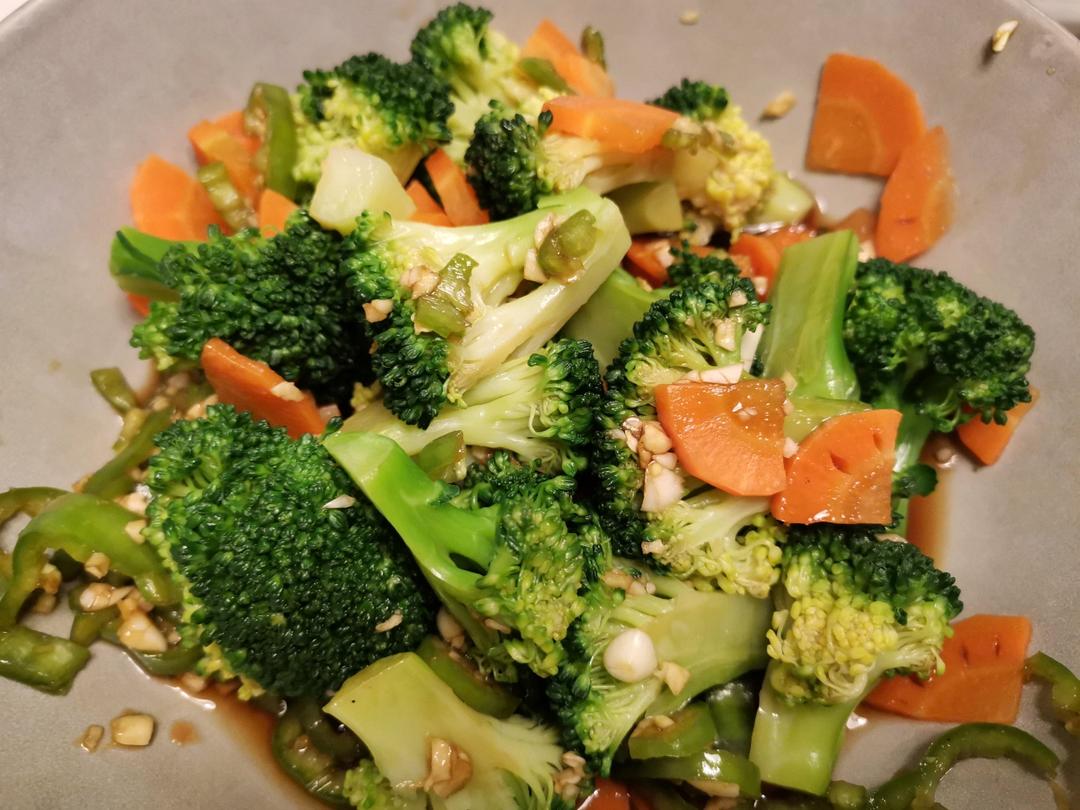 凉拌西兰花-辣的