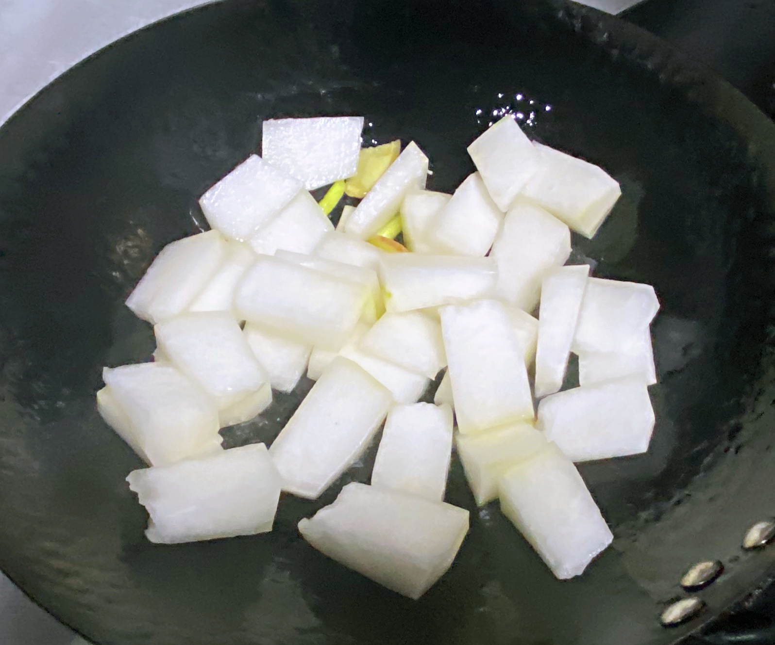 【孕妇食谱】冬瓜虾皮汤，补钙又利尿，怎一个鲜美了得！的做法 步骤3