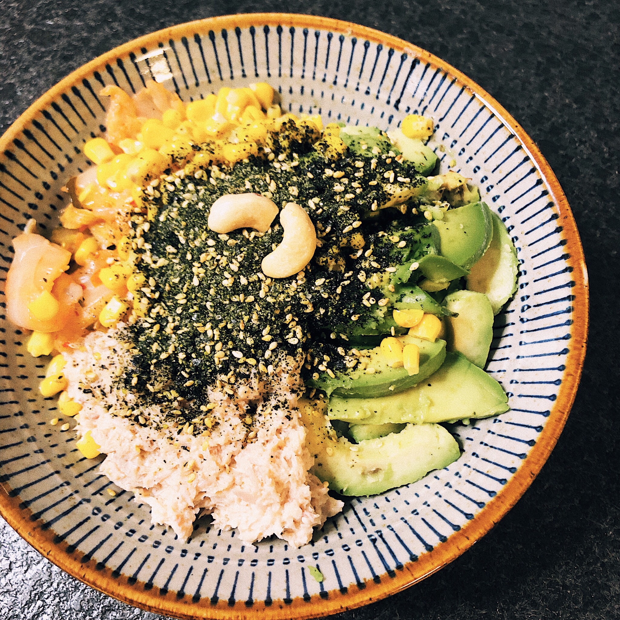 吞拿鱼牛油果拌饭