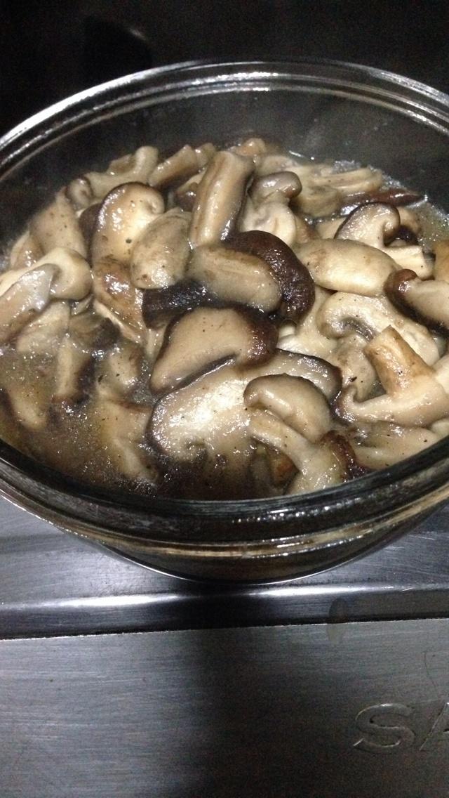 蘑菇炒香菇的做法 步骤4