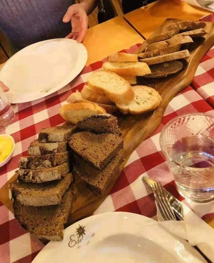 简单又健康的100%黑麦面包（黑裸麦与黑小麦）