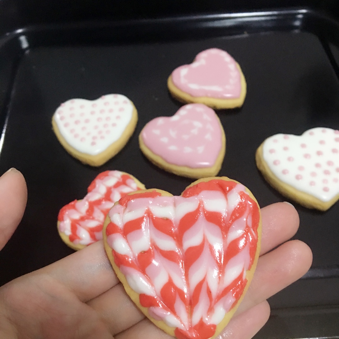 我不是硬邦邦我是很美味做的情人节礼物-爱心糖霜饼干