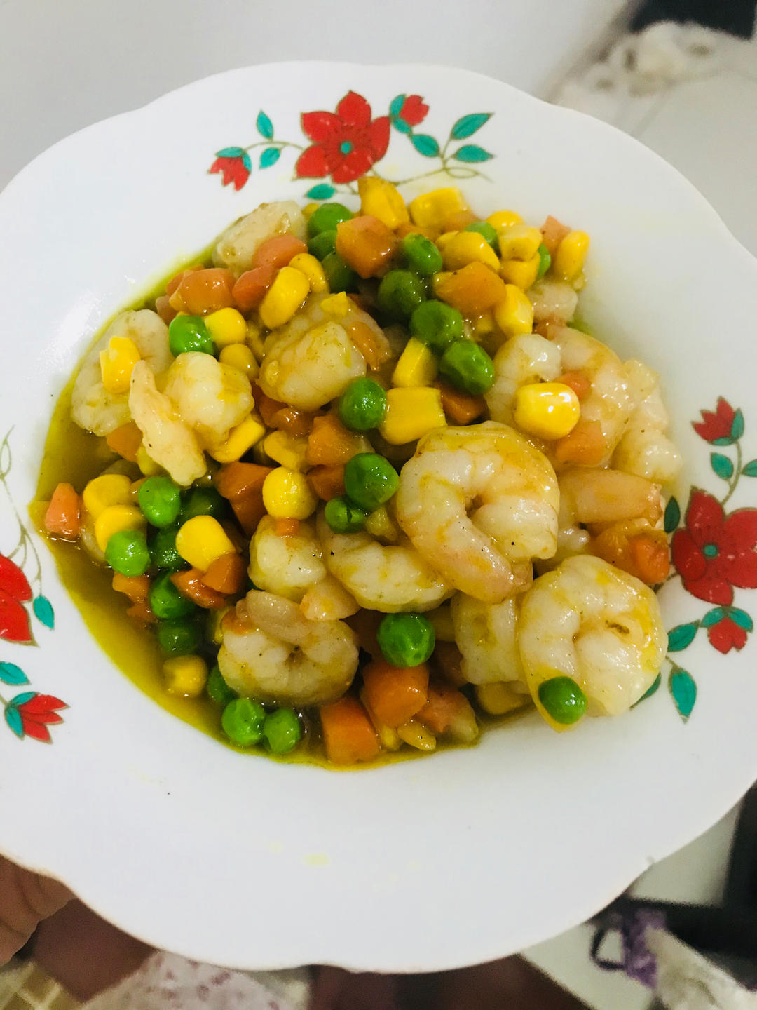 青豆，胡萝卜，玉米炒虾仁。