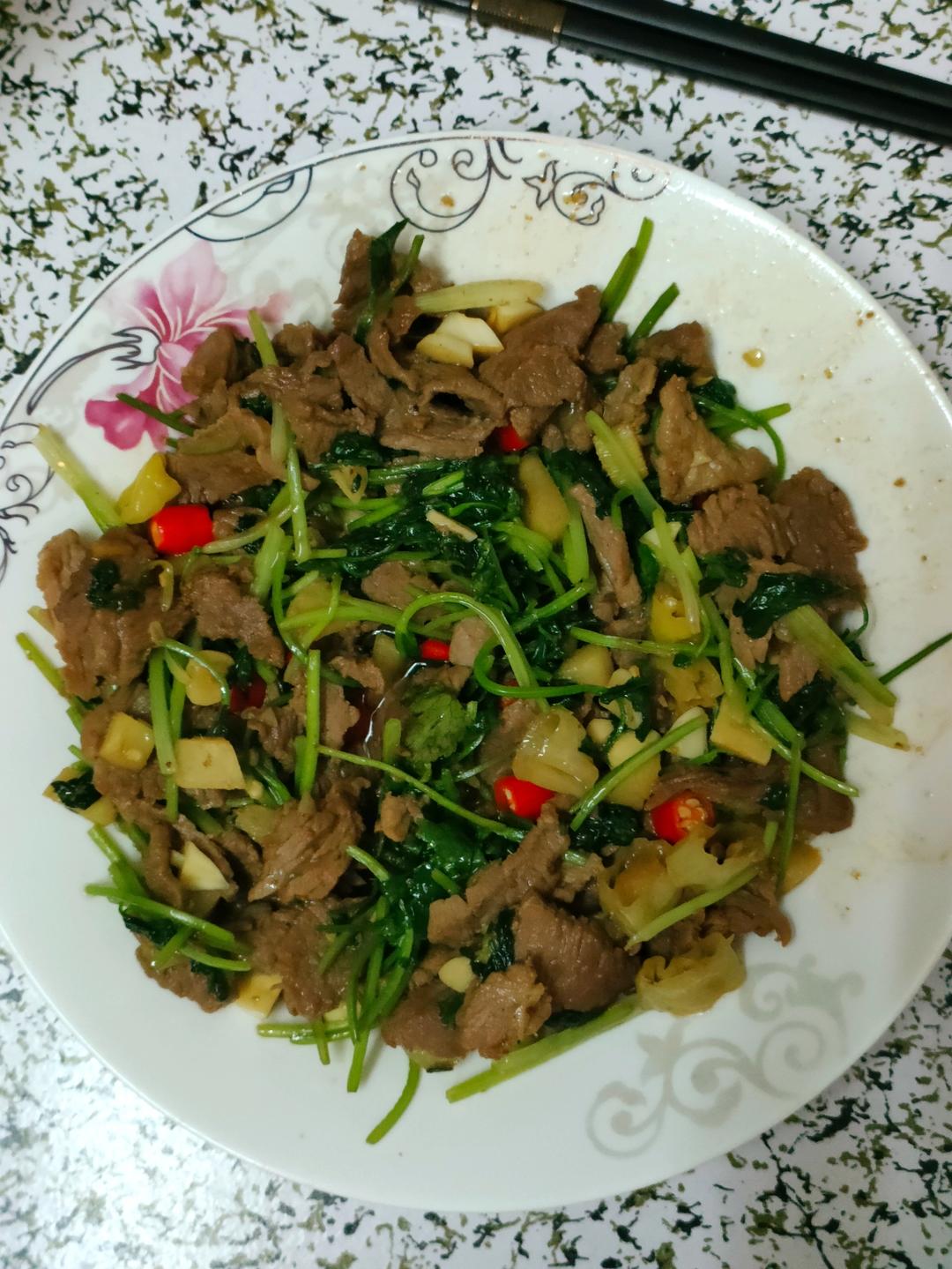 小炒黄牛肉，肉嫩味香！太好吃了简直是米饭杀手！