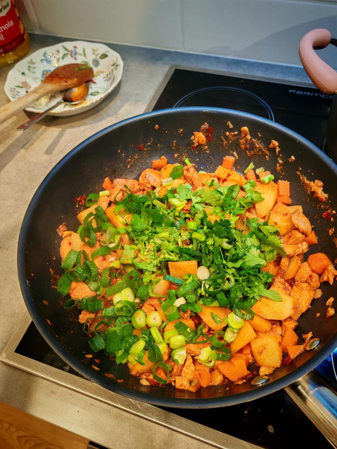 鸡肉盖浇饭
