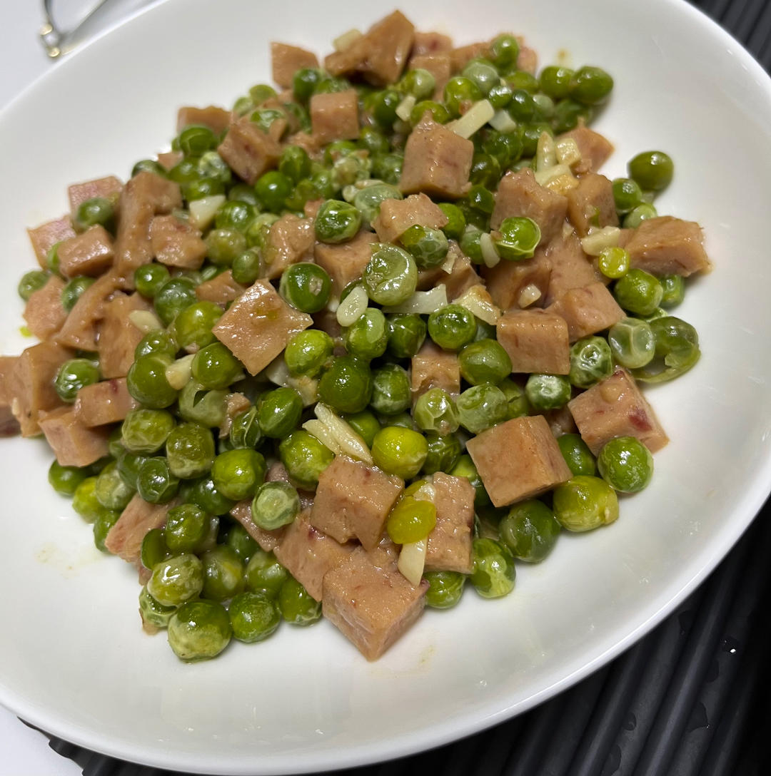 豌豆炒火腿丁
