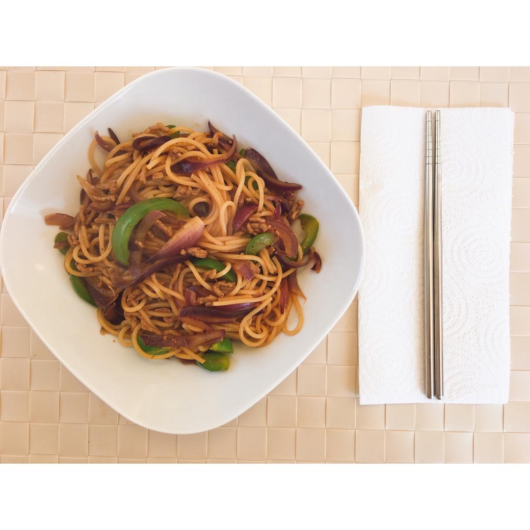 洋葱肉丝炒意面
