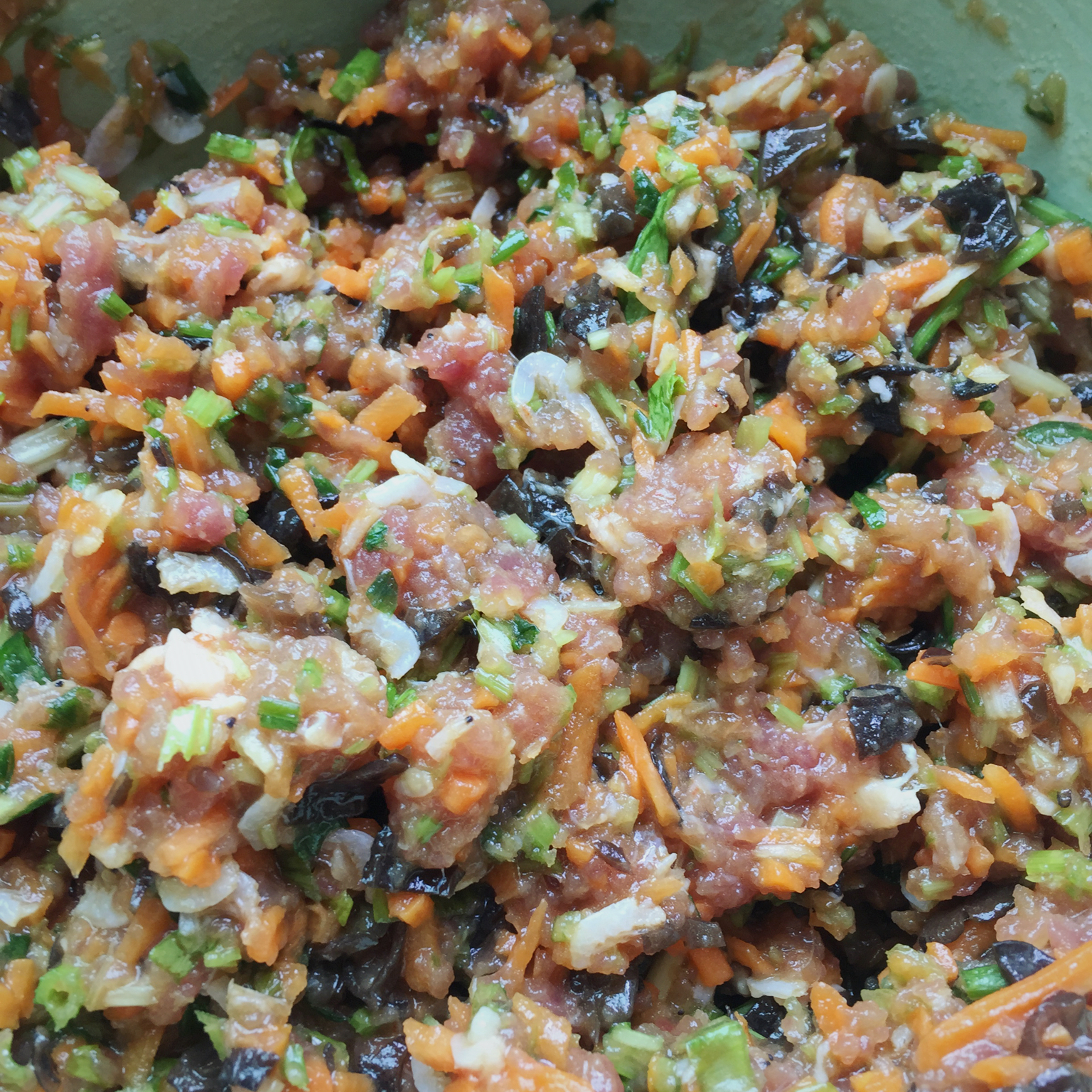 芹菜胡萝卜猪肉水饺