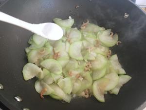 海米炒蒲瓜的做法 步骤5