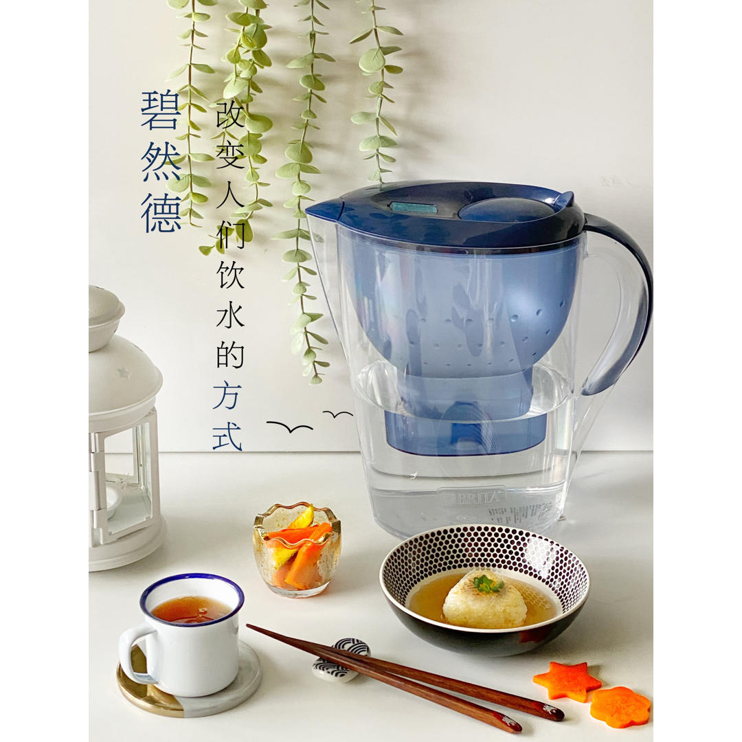 茶泡饭团配红油泡菜