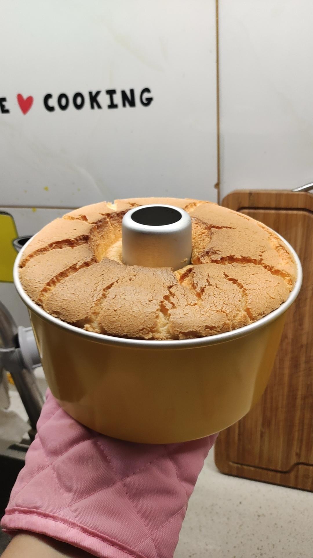 轻盈Q弹的戚风蛋糕（中空模）