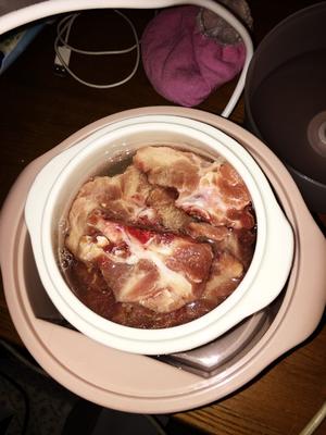 电炖锅
山药土豆排骨汤的做法 步骤1