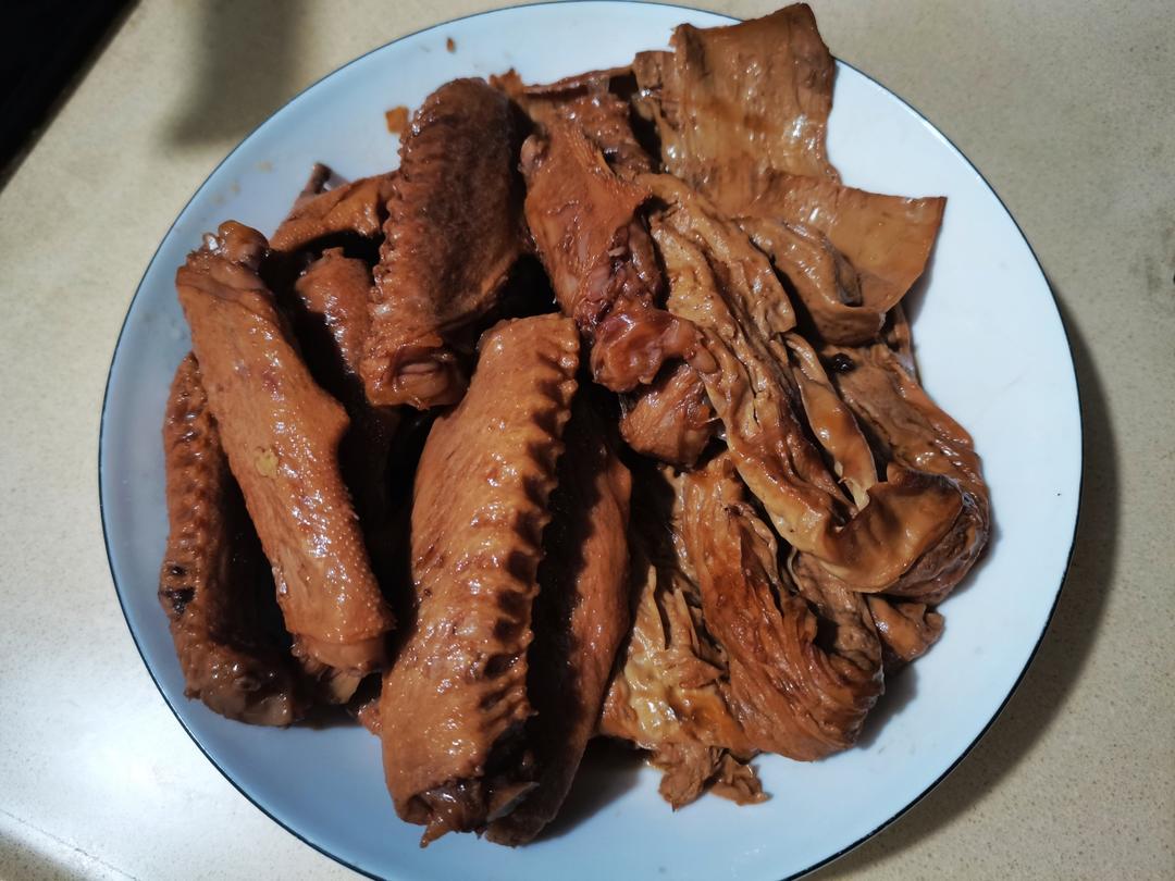 卤鸭翅卤鸭掌卤鸡爪，卤天卤地卤前任，这个配料真的绝了