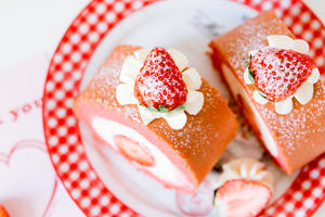 红丝绒草莓蛋糕卷【北鼎烤箱菜谱】的做法 步骤17