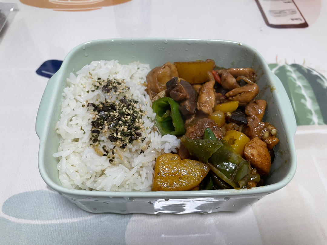 好吃到原地爆炸的黄焖鸡