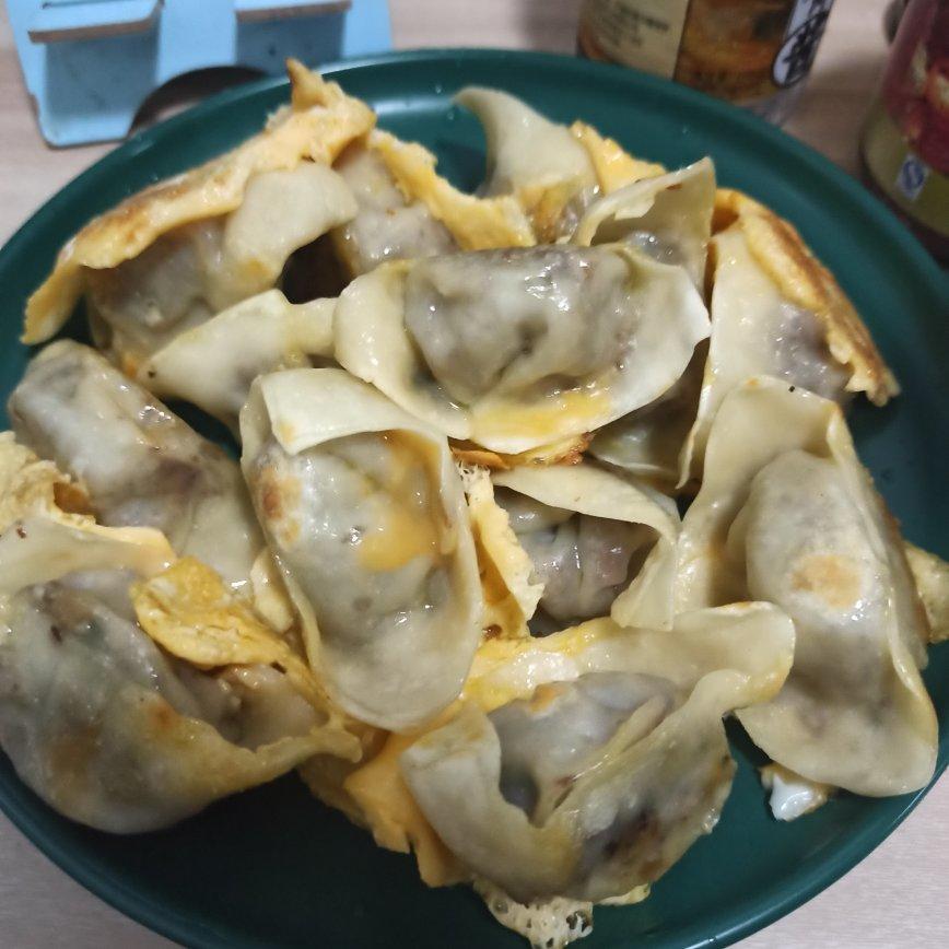 鸡蛋抱煎饺