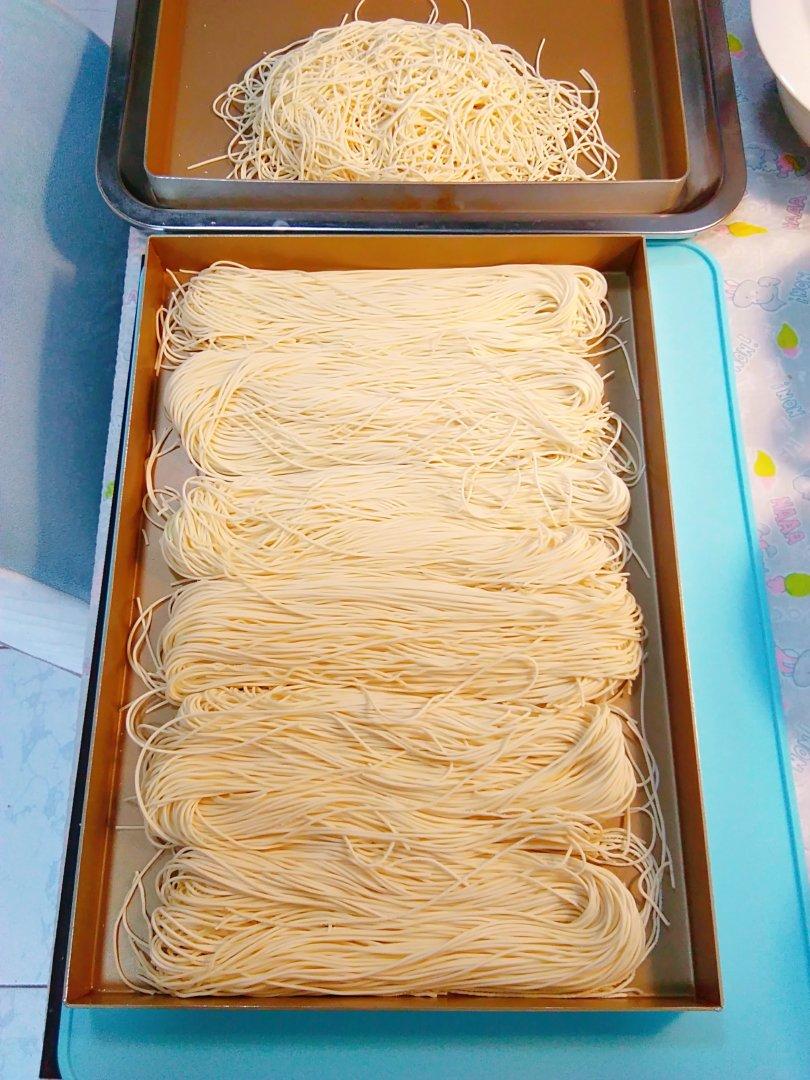 手工面条之鸡蛋面条