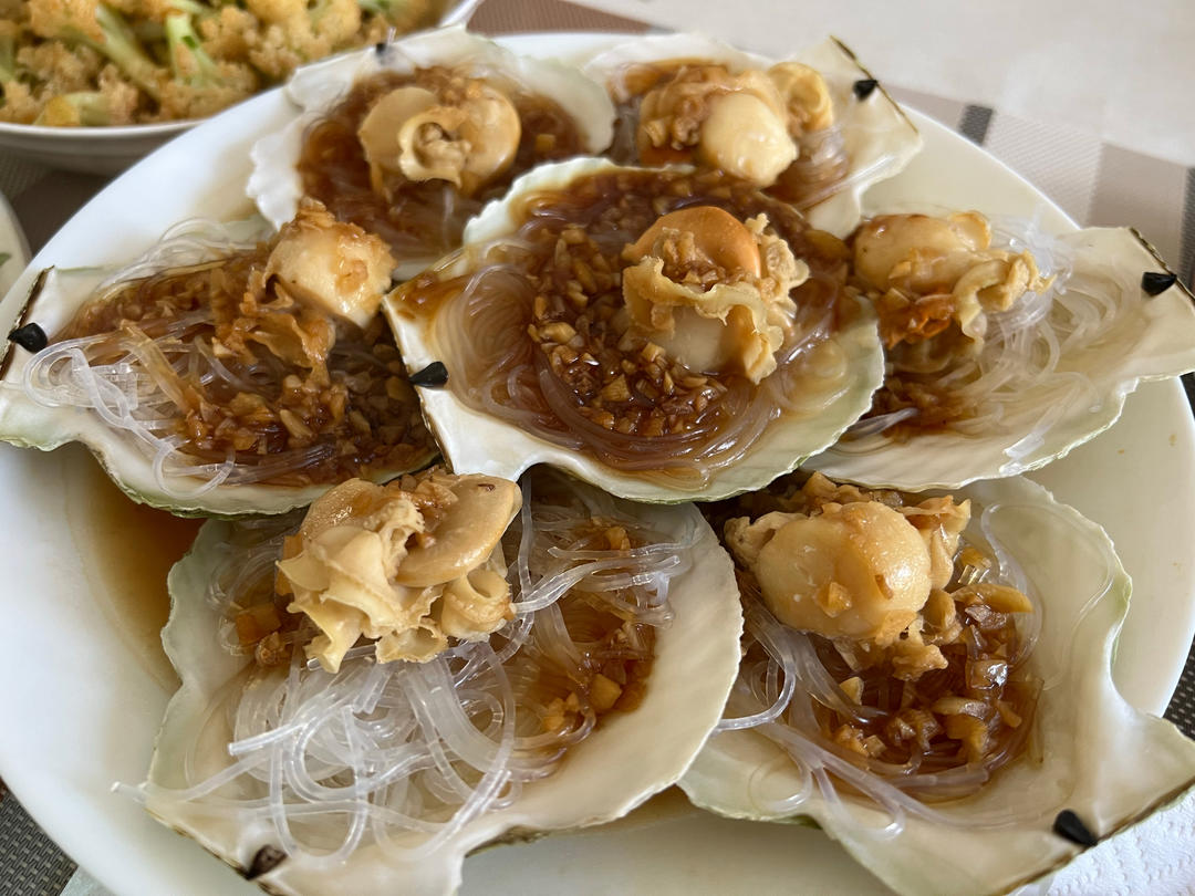 零失败的蒜蓉粉丝蒸扇贝