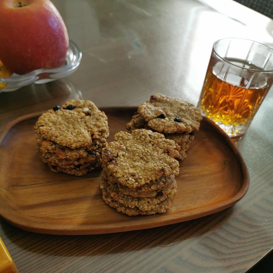 素食:有机燕麦芝麻大饼干